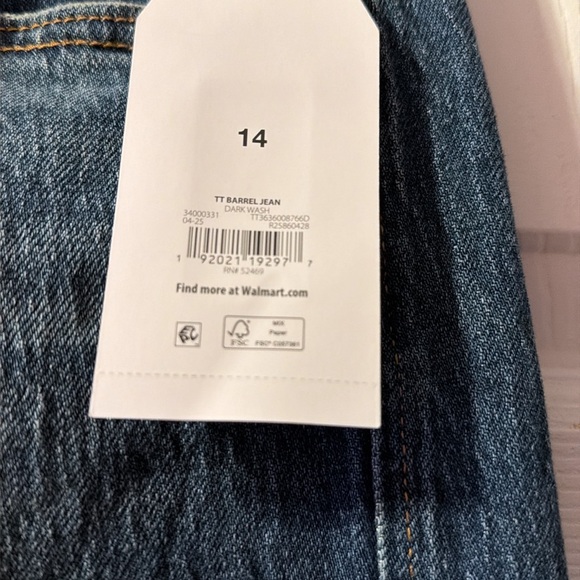 Women’s Time and Tru Barrel Jeans - Picture 3 of 4